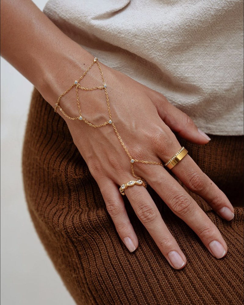 Netz-Handkette an der Hand